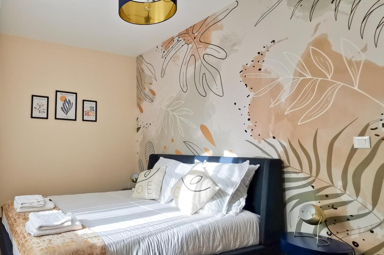 Les Appartements De La Nef D'Or Saint-Quentin  Exterior photo